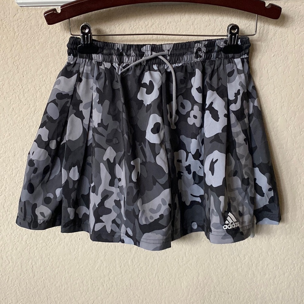 Women's adidas High-Waisted Graphic Shorts Size S - Picture 2 of 10